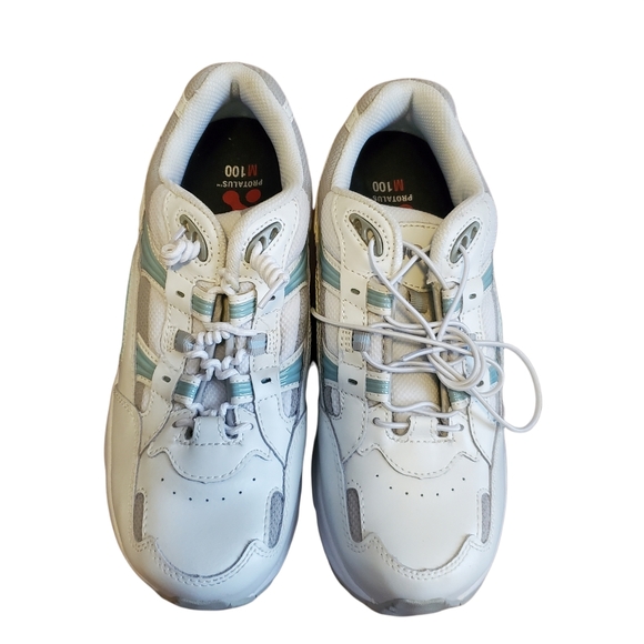 NEW Vionic Walker Classic Leather Sneaker - Picture 5 of 9